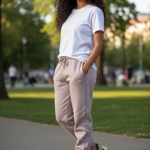 Nike Women's Jogger Pants - Light Purple